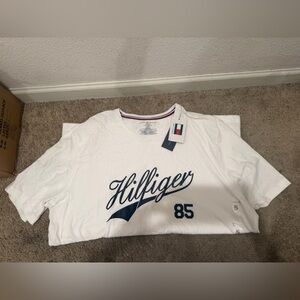 “New” Tommy Hilfiger T-Shirt sizeXL